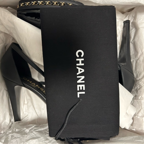 Chanel interlocking CC Logo T-strap pumps. Size 39.5 - Picture 3 of 9